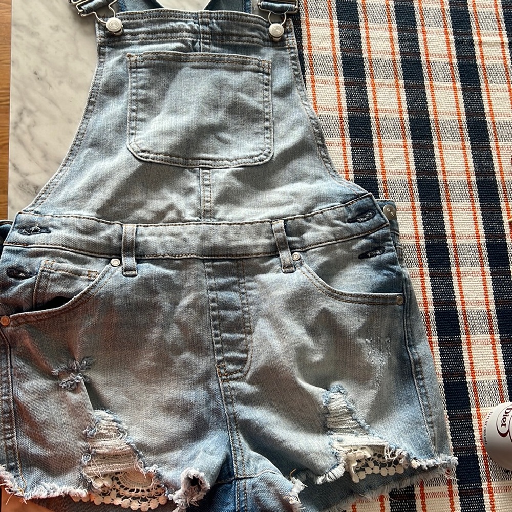 No Boundaries. Medium 7/9. Jean shirt overalls.